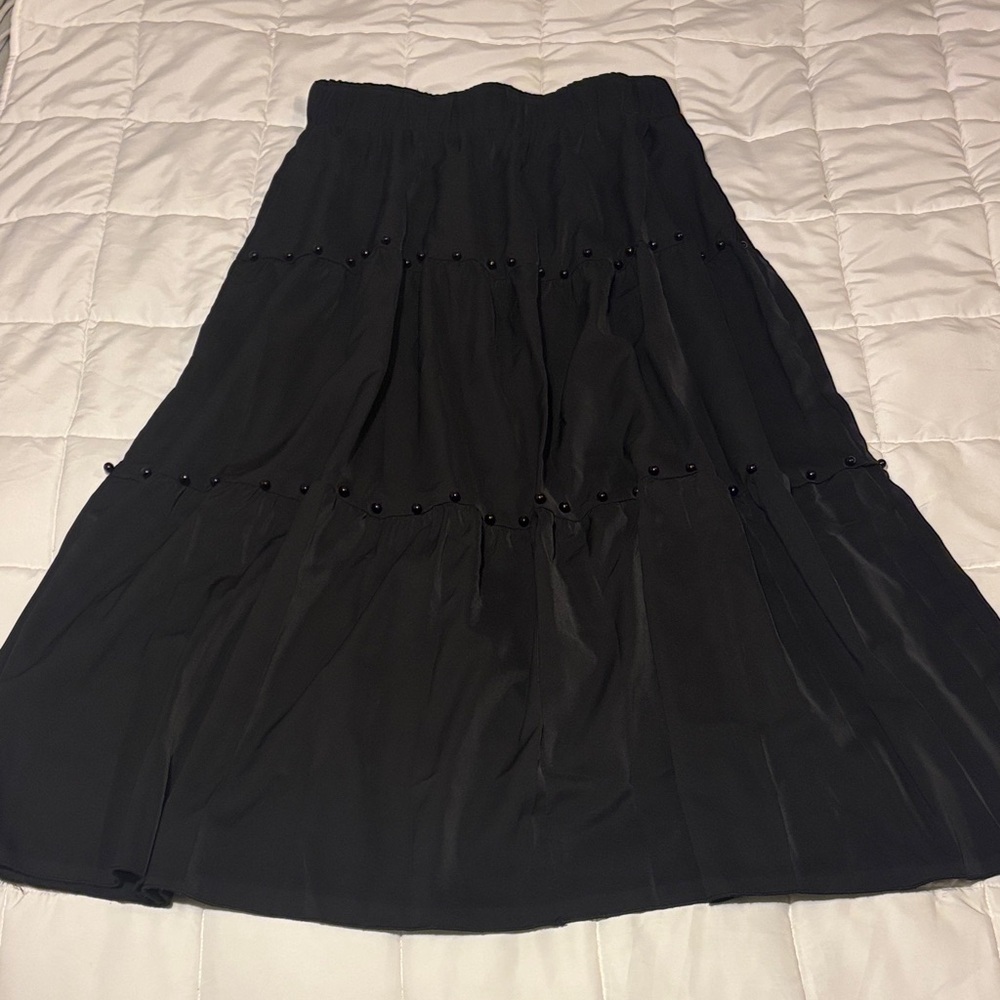 Black Midi Full Tiered Skirt with Elastic Waist - Picture 1 of 8